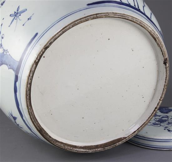 A Chinese blue and white globular jar and cover, 19th / 20th century, height 27cm